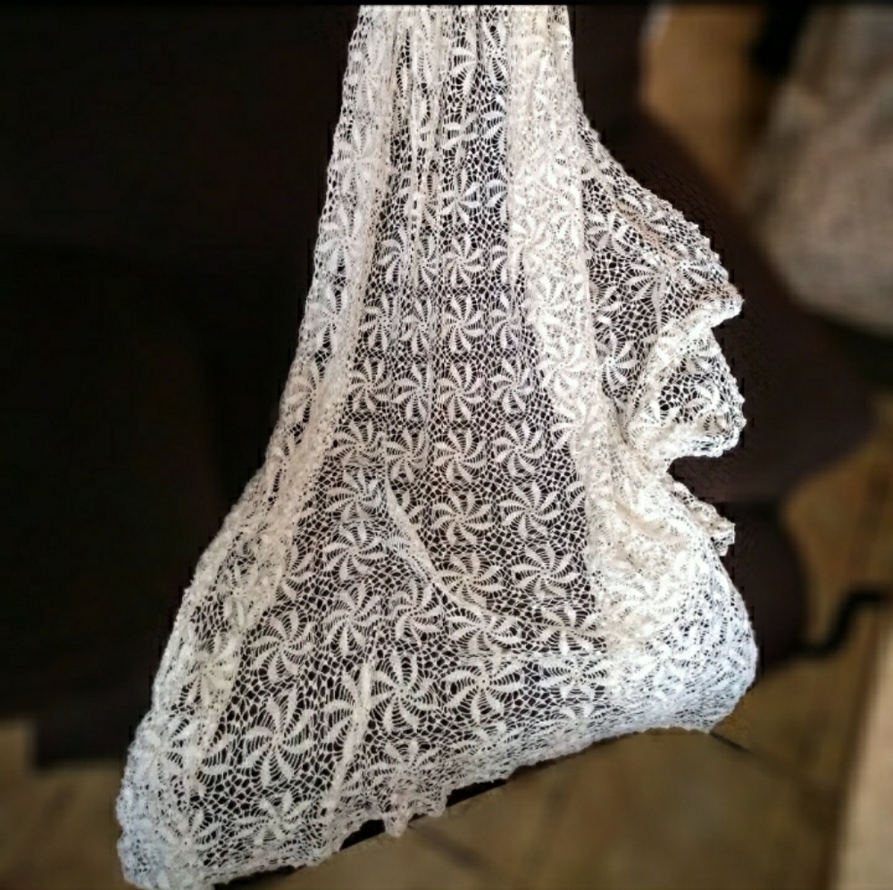 Vintage crochet throw/tablecloth